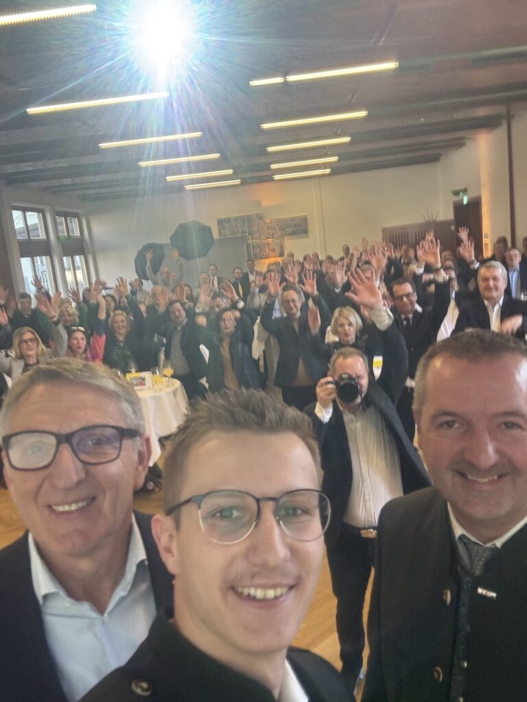 Direkt auf der Bühne hat Christoph die Gelegenheit genutzt, um diesen tollen Moment mit einem Selfie festzuhalten. (Foto: Christoph Aigner)