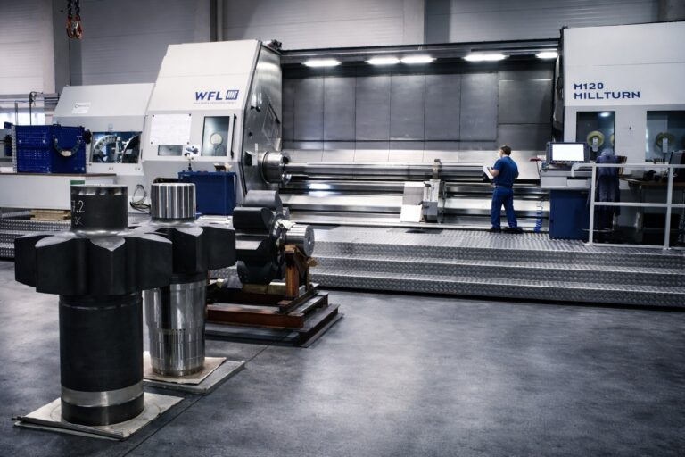 CNC-Bearbeitung einer Großwelle